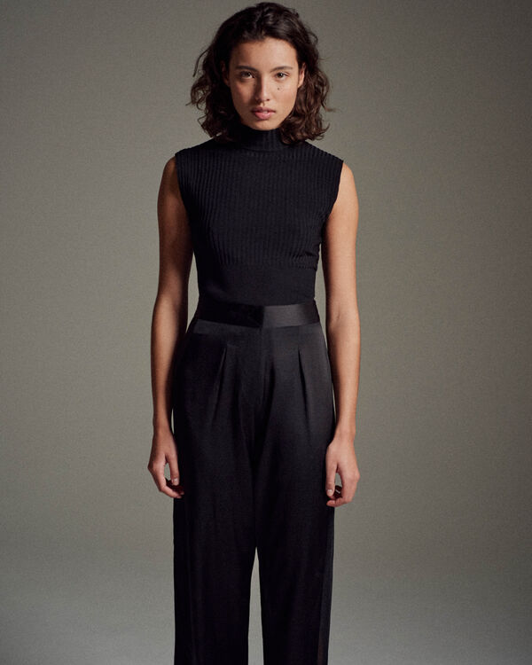 OLSEN TOP;${refinementColor}