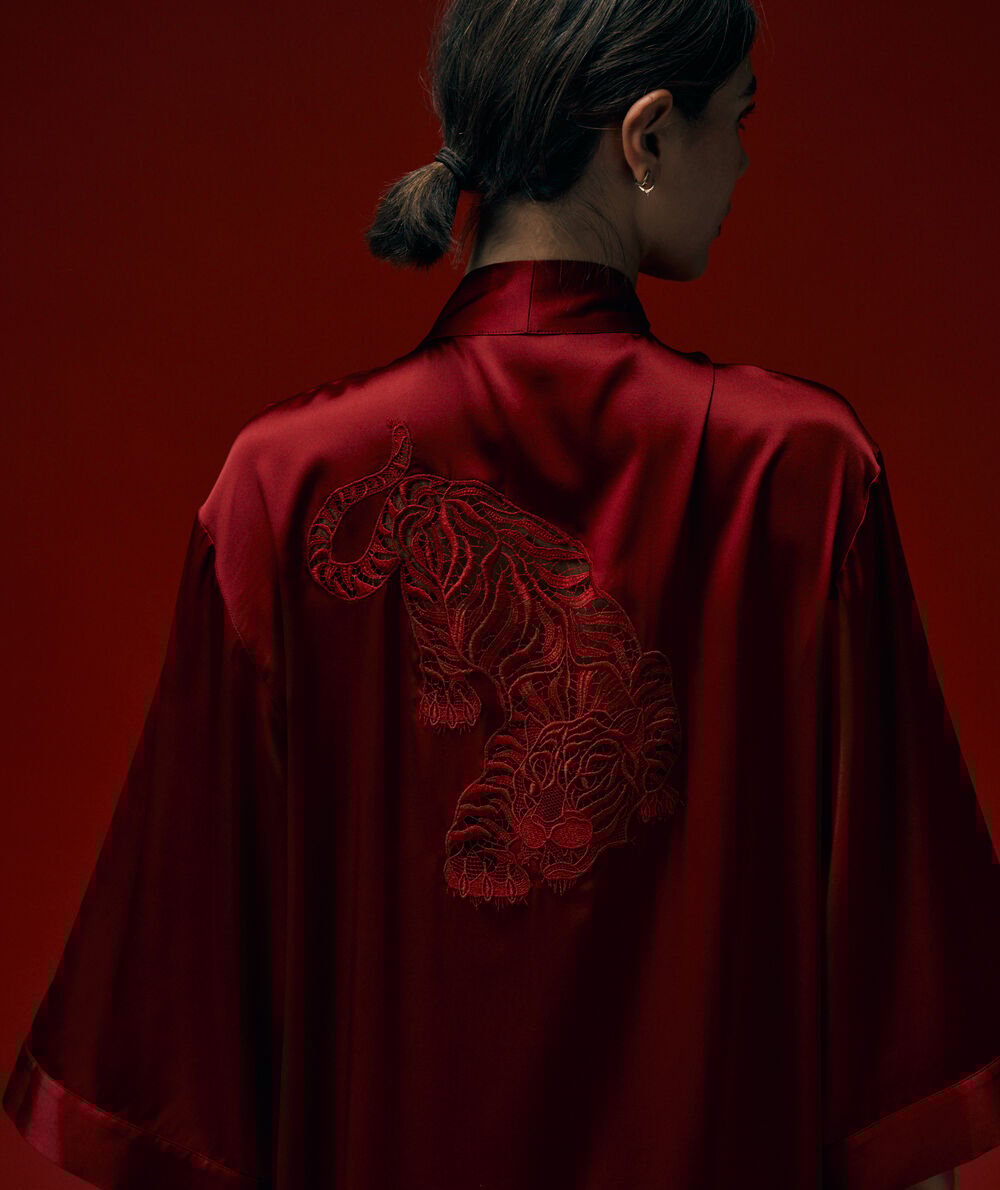 DALLAS KIMONO;${refinementColor}