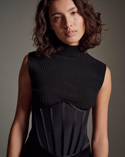 OLSEN TOP;${refinementColor}