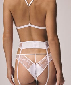 ADORN SOFT TRIANGLE;${refinementColor}