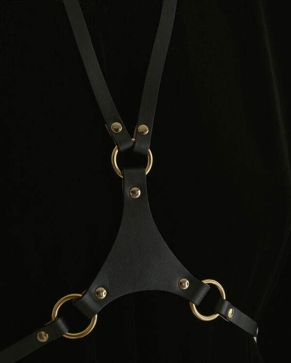 LEATHER HARNESS;${refinementColor}